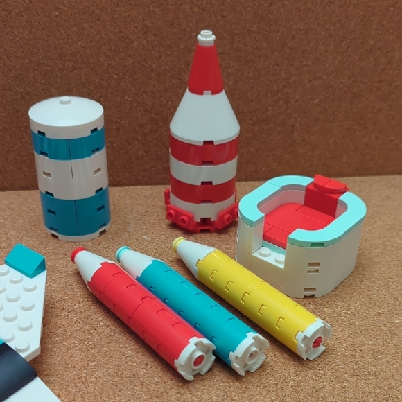 LEGO Colorful Creator  Set - Picture 3 of 6